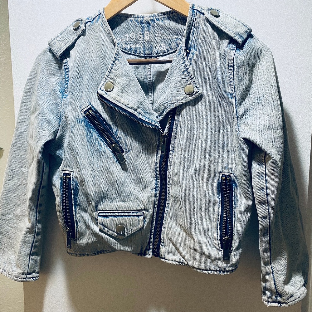 Great Condition GAP 90's style Denim Jacket